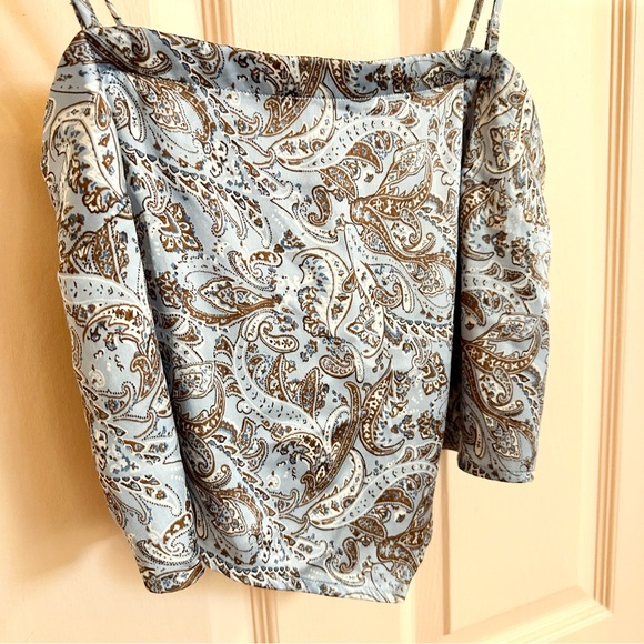 Hollister handkerchief top - Picture 2 of 4